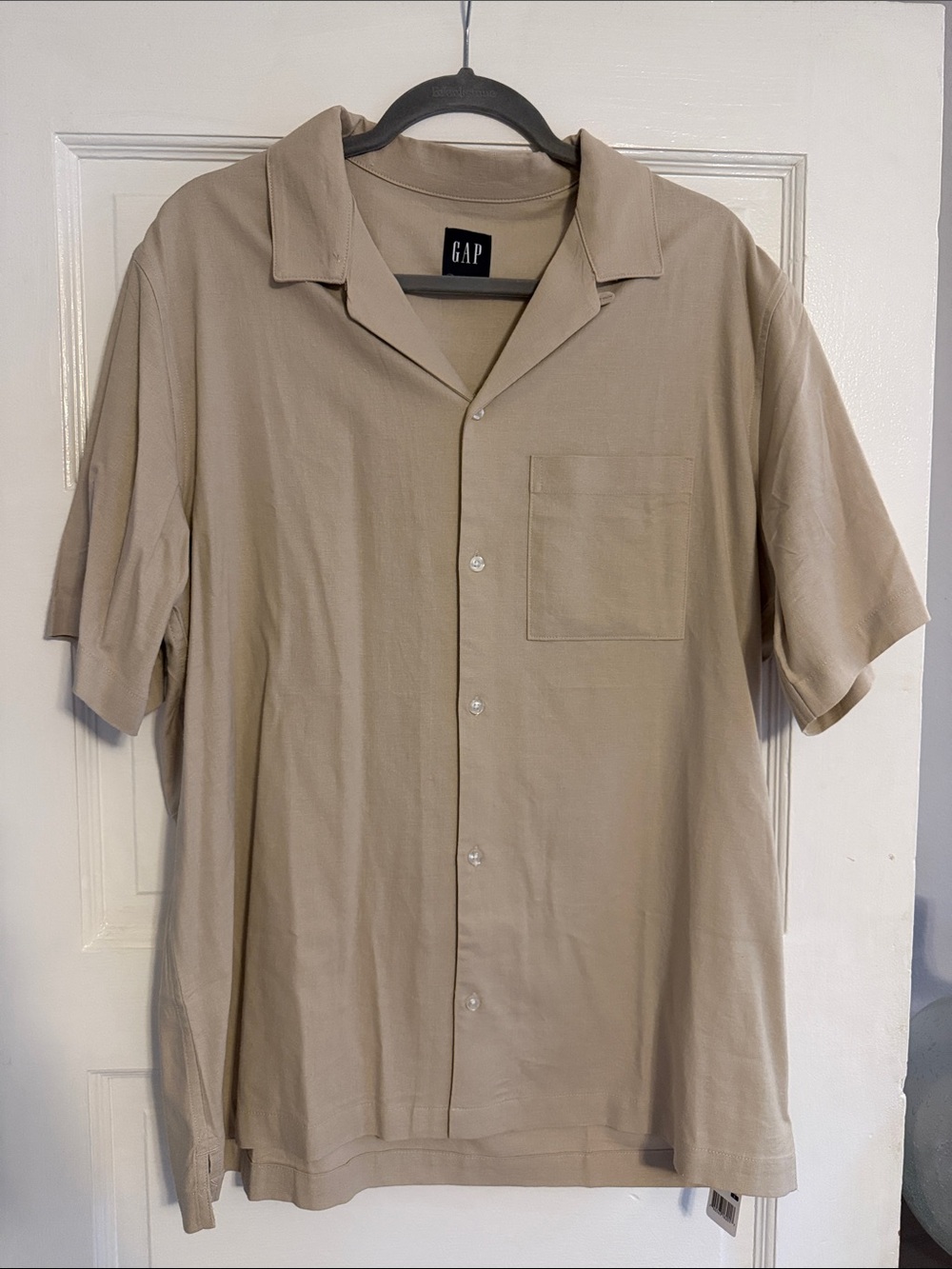 GAP Men’s Short-Sleeve Button Down Shirt in Beige